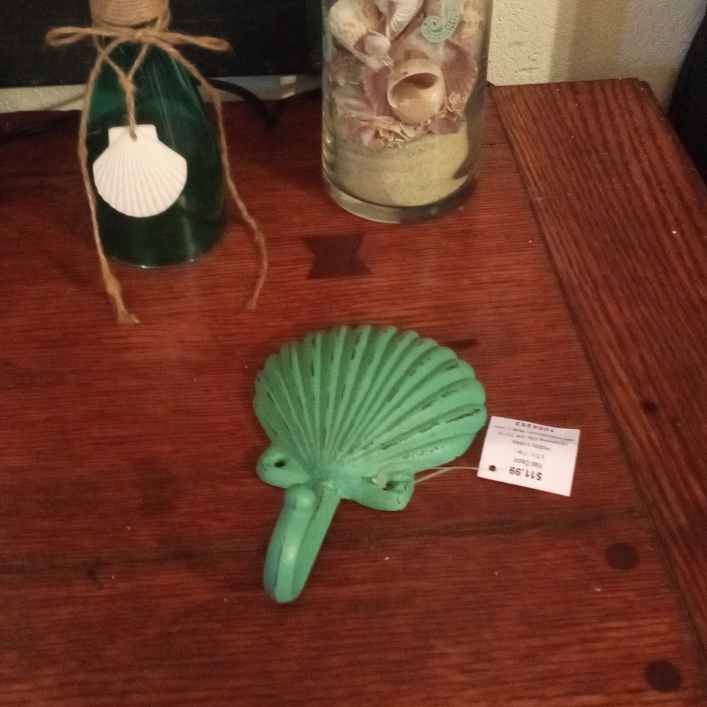 Decorative shell hook